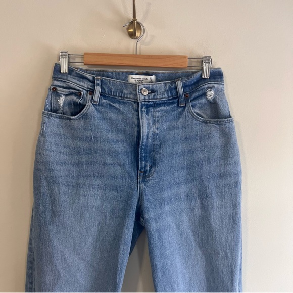 Abercrombie 29R Curve Love Straight Leg - Picture 2 of 5